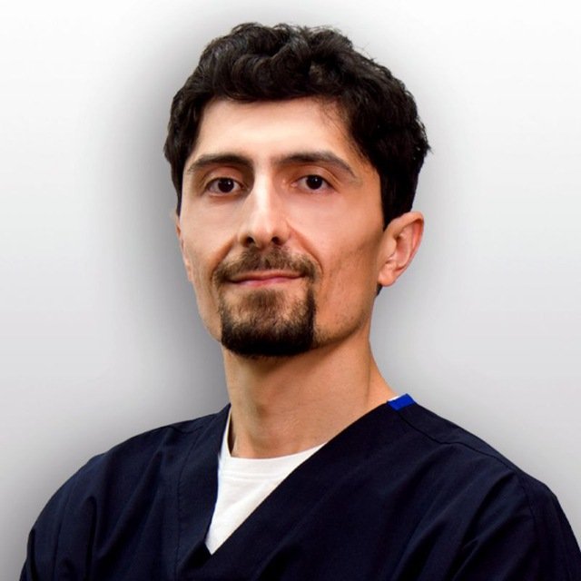 Врач-онколог Алиев Рафикжан Алижанович на приёме